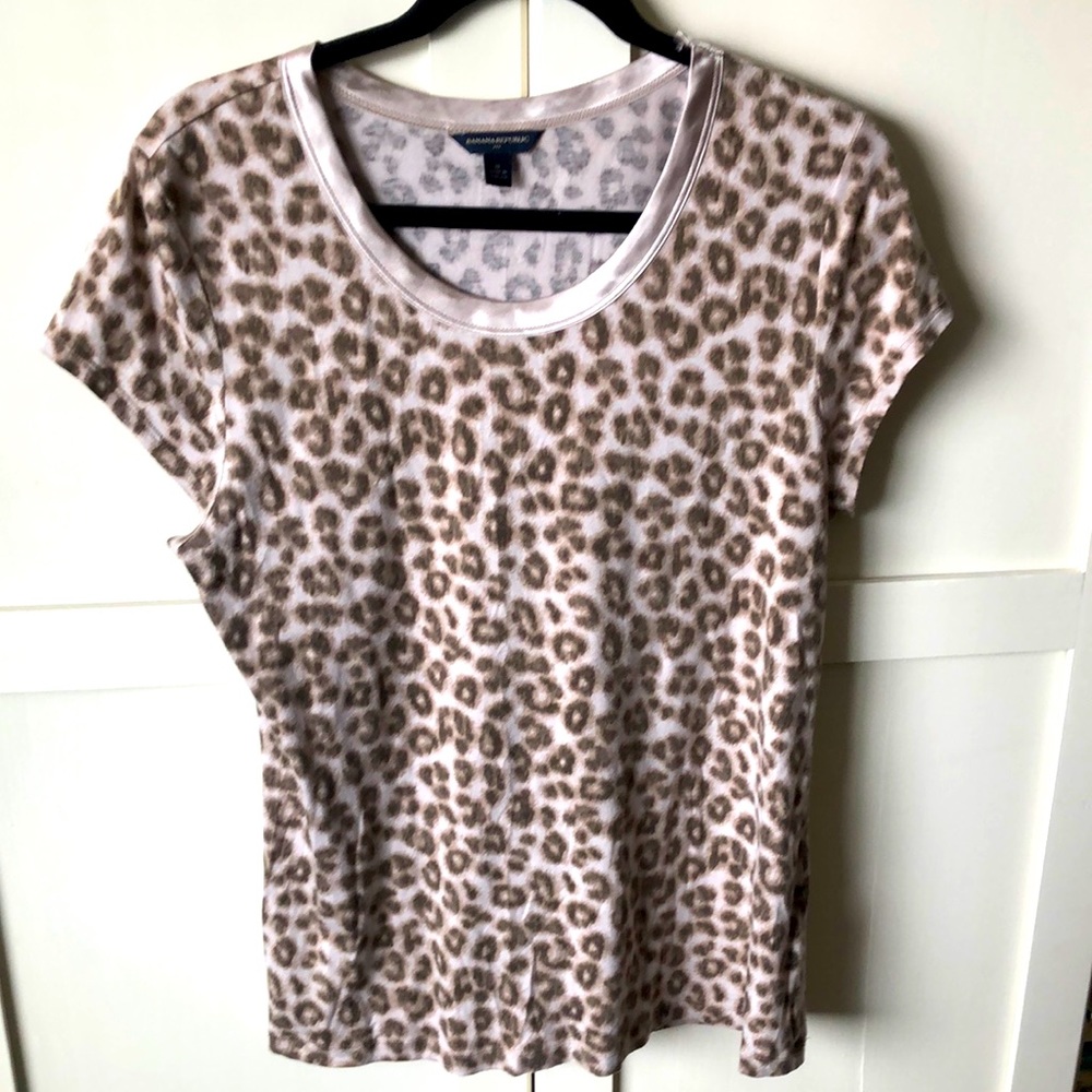Banana Republic leopard 🐆 tee